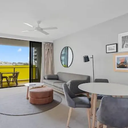 54Q Abnb-Style Apt Opposite Lush Park Playground, Portside 2Br Fpkg Brisbane Exterior photo