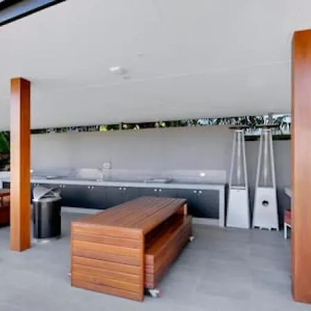 54Q Abnb-Style Apt Opposite Lush Park Playground, Portside 2Br Fpkg Brisbane Exterior photo