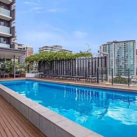 54Q Abnb-Style Apt Opposite Lush Park Playground, Portside 2Br Fpkg Brisbane Exterior photo