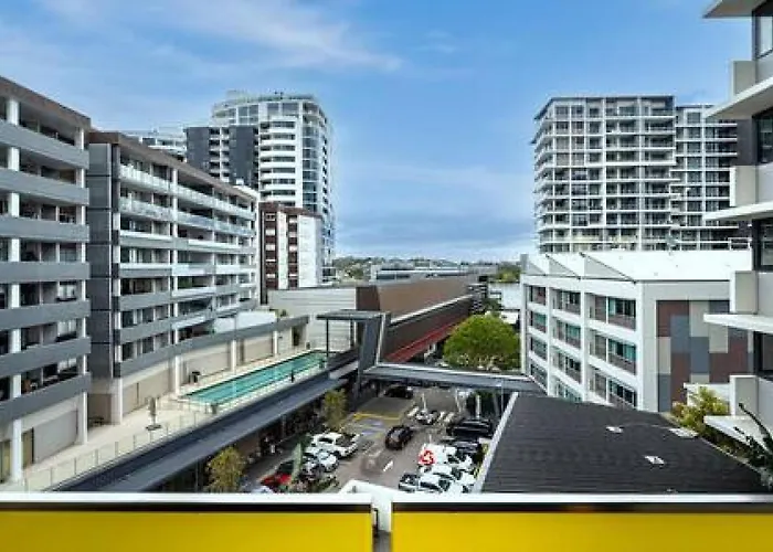 54Q Abnb-Style Apt Opposite Lush Park Playground, Portside 2Br Fpkg