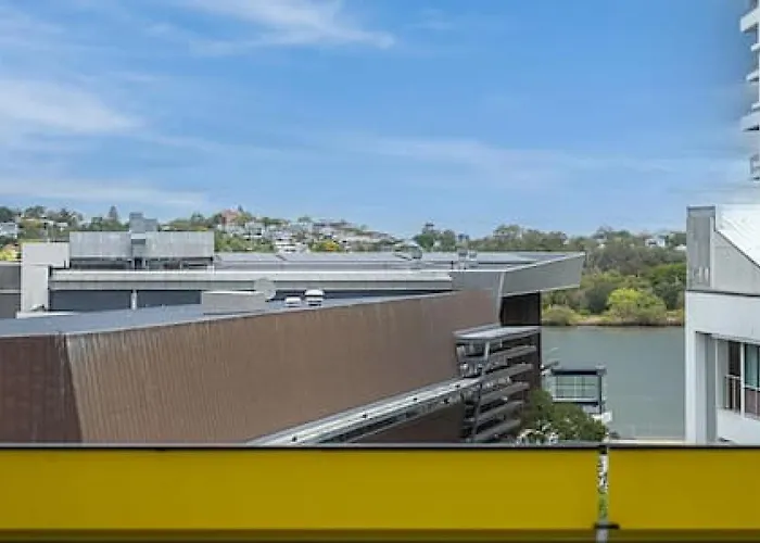 54Q Abnb-Style Apt Opposite Lush Park Playground, Portside 2Br Fpkg