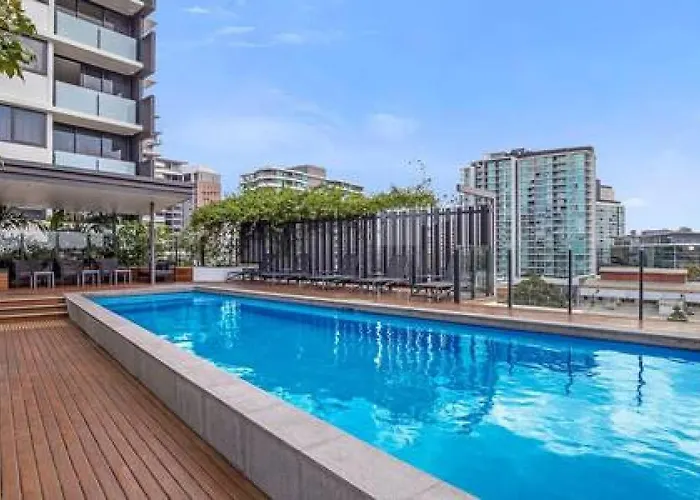 54Q Abnb-Style Apt Opposite Lush Park Playground, Portside 2Br Fpkg