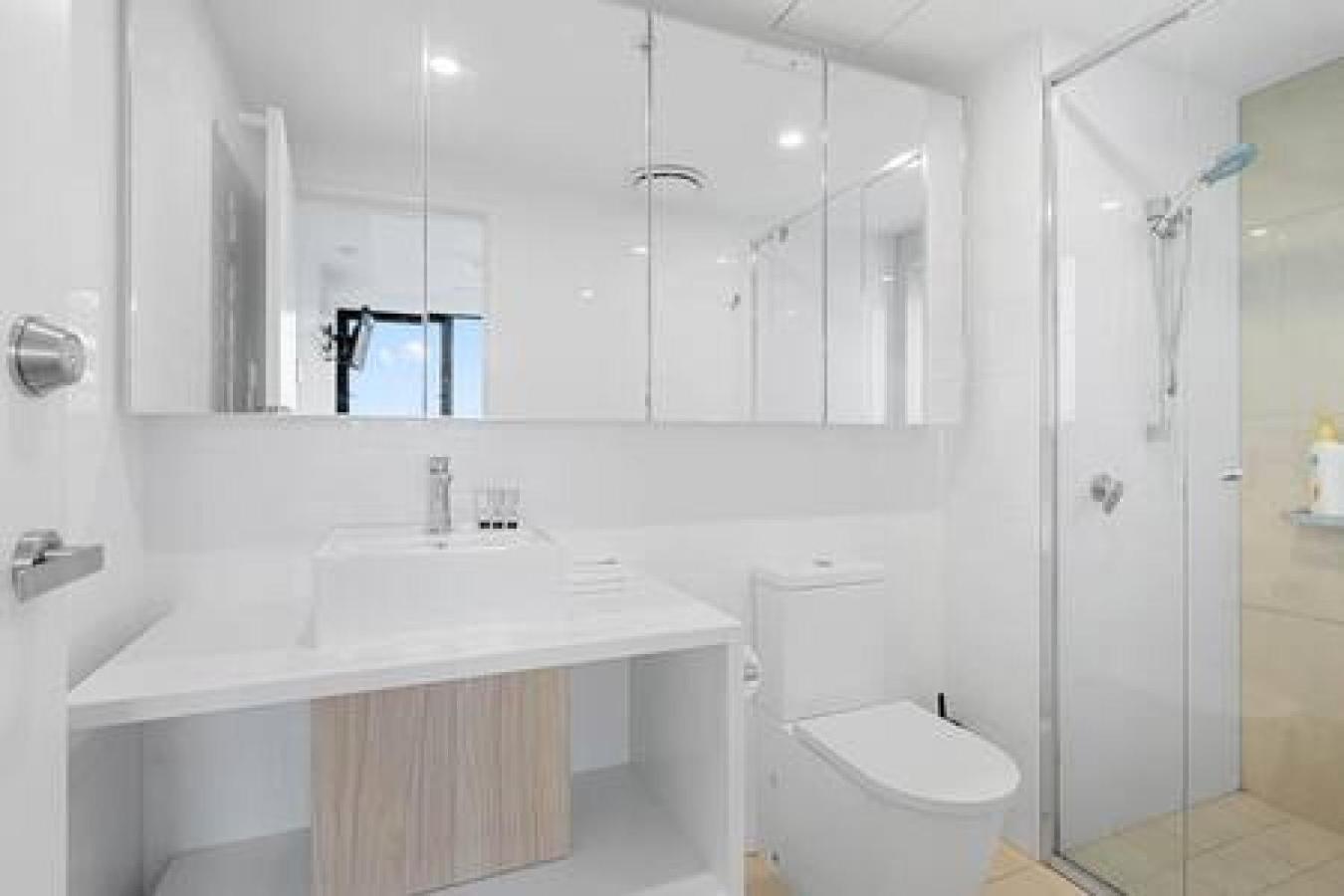 54q Abnb-style Opposite Lush Park Playground, Portside 2br Fpkg Brisbane