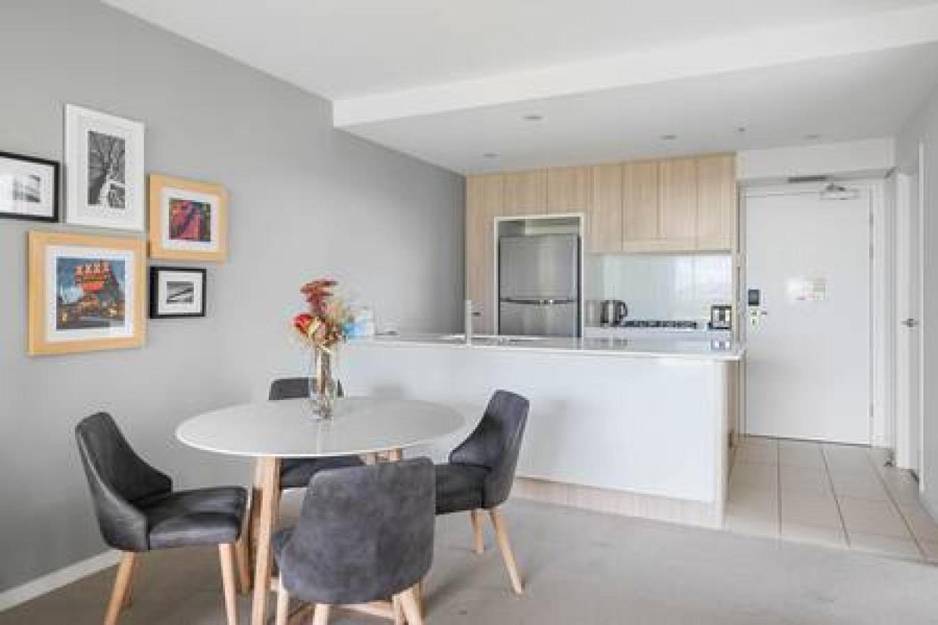 54q Abnb-style Opposite Lush Park Playground, Portside 2br Fpkg