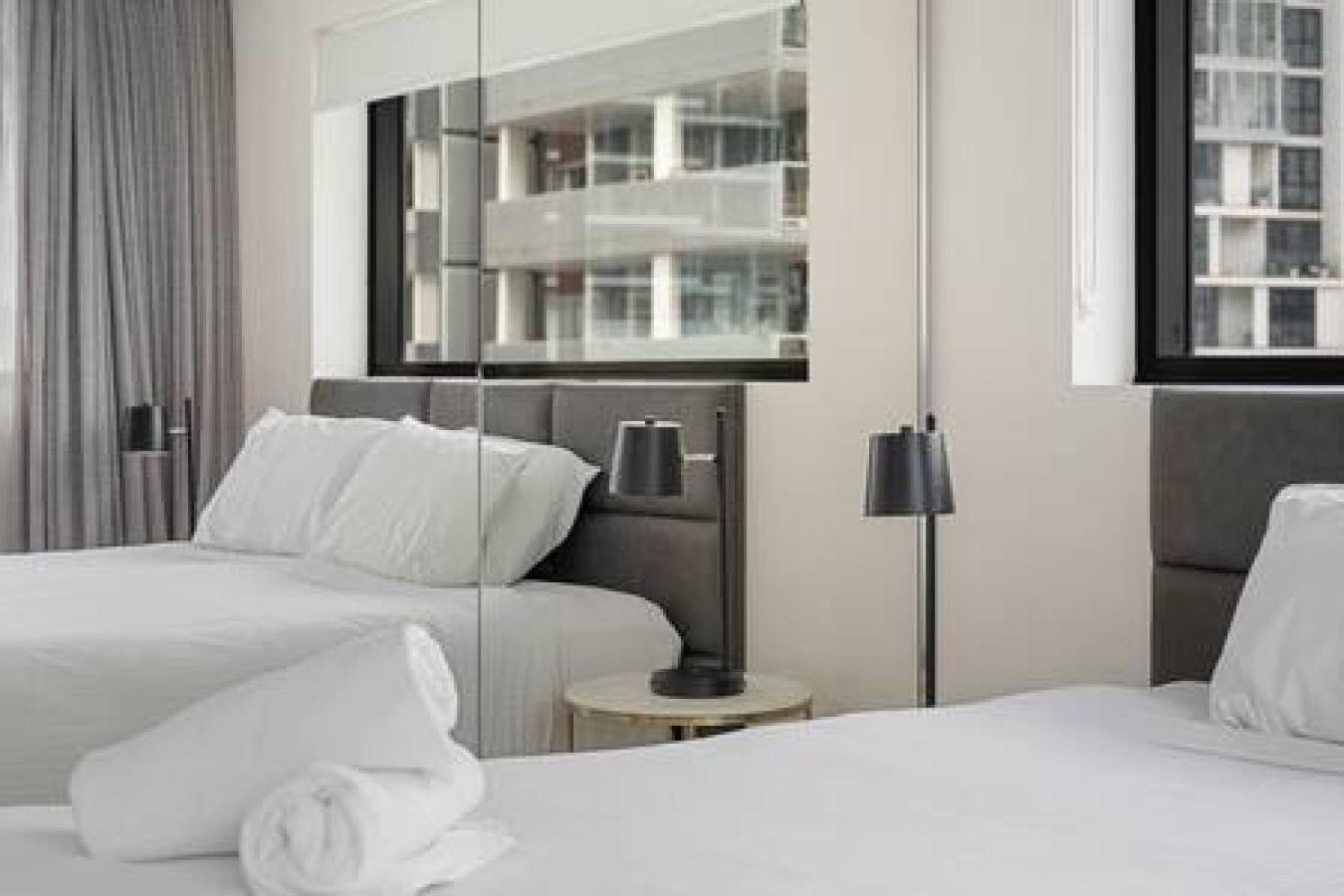 Holiday home 54q Abnb-style Opposite Lush Park Playground, Portside 2br Fpkg