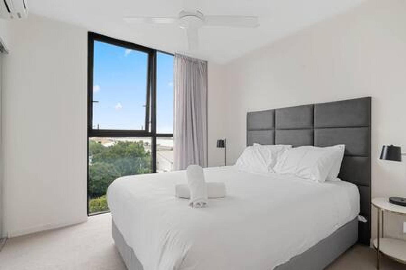 54q Abnb-style Opposite Lush Park Playground, Portside 2br Fpkg